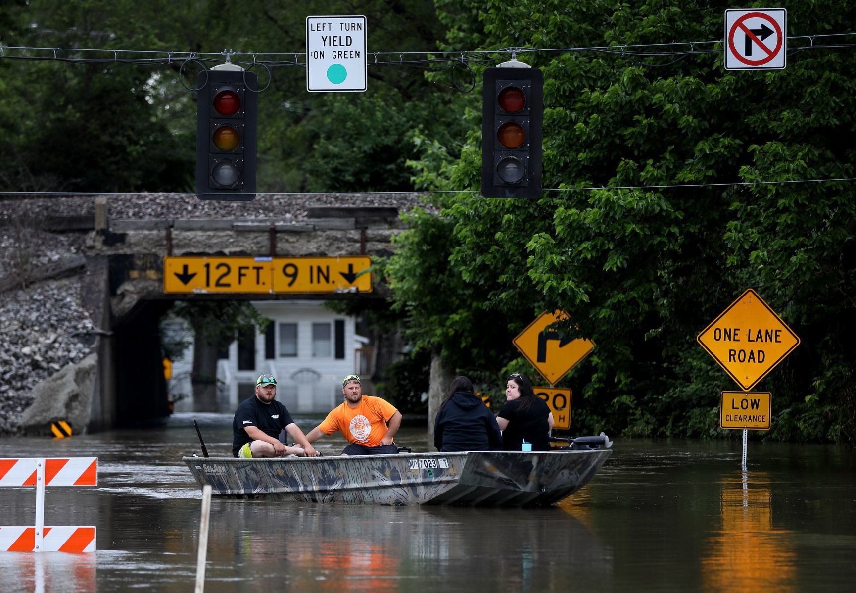 Mississippi River floodwater crests around St. Louis